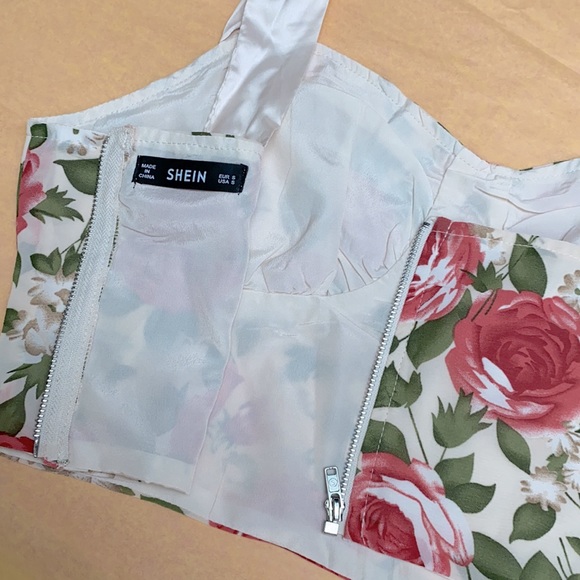 SHEIN Floral Top - Picture 3 of 4
